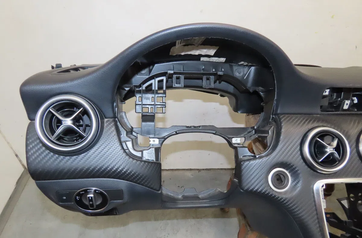 Planche de bord Mercedes-benz CLASSE A (W176) A 200 cdi - d 4-matic (176.002) (2014-2018) occasion