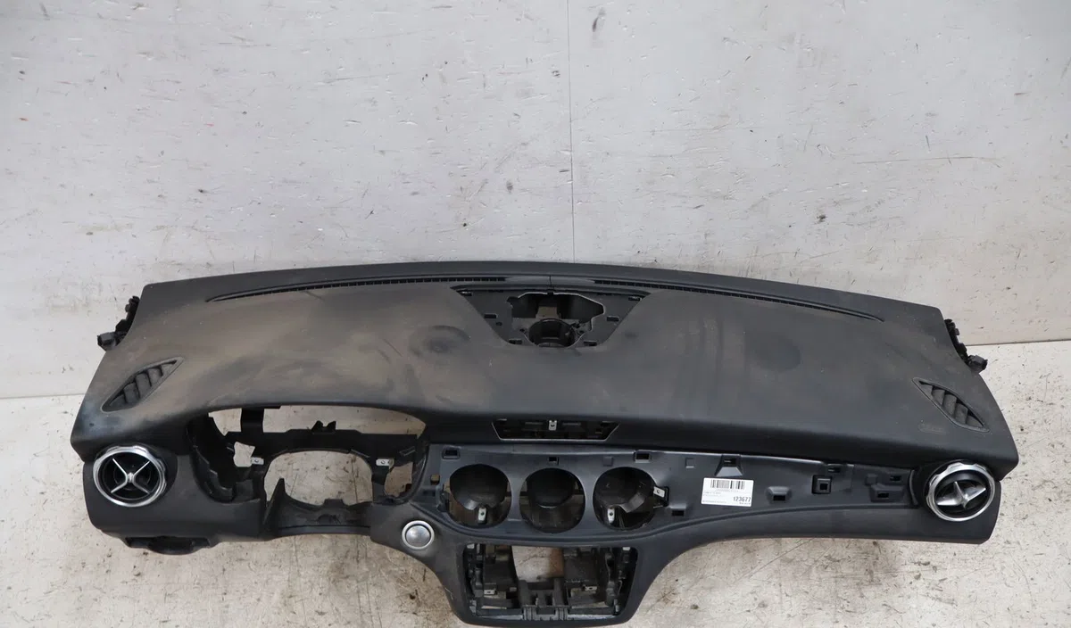 Planche de bord Mercedes-benz CLASSE GLA (X156) Gla 200 (156.943) (2013) occasion