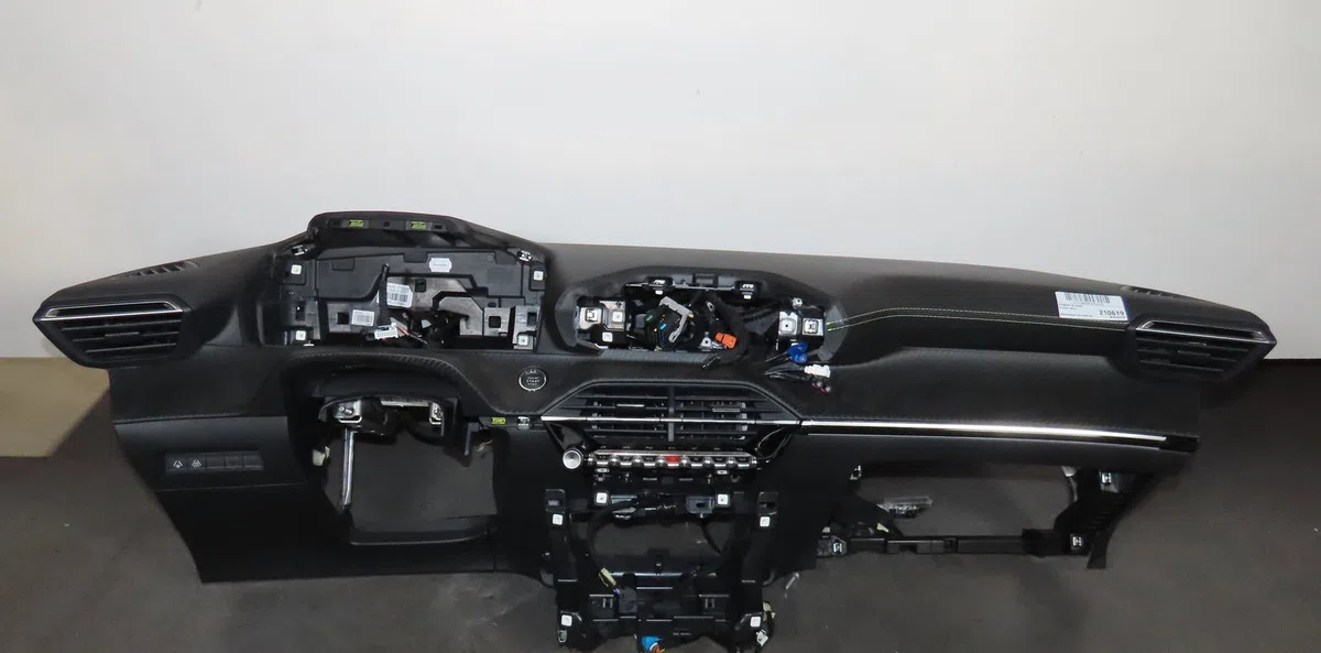 Planche de bord Peugeot 2008 II (UD_, US_, UY_, UK_) 1.2 puretech 130 (2019) occasion