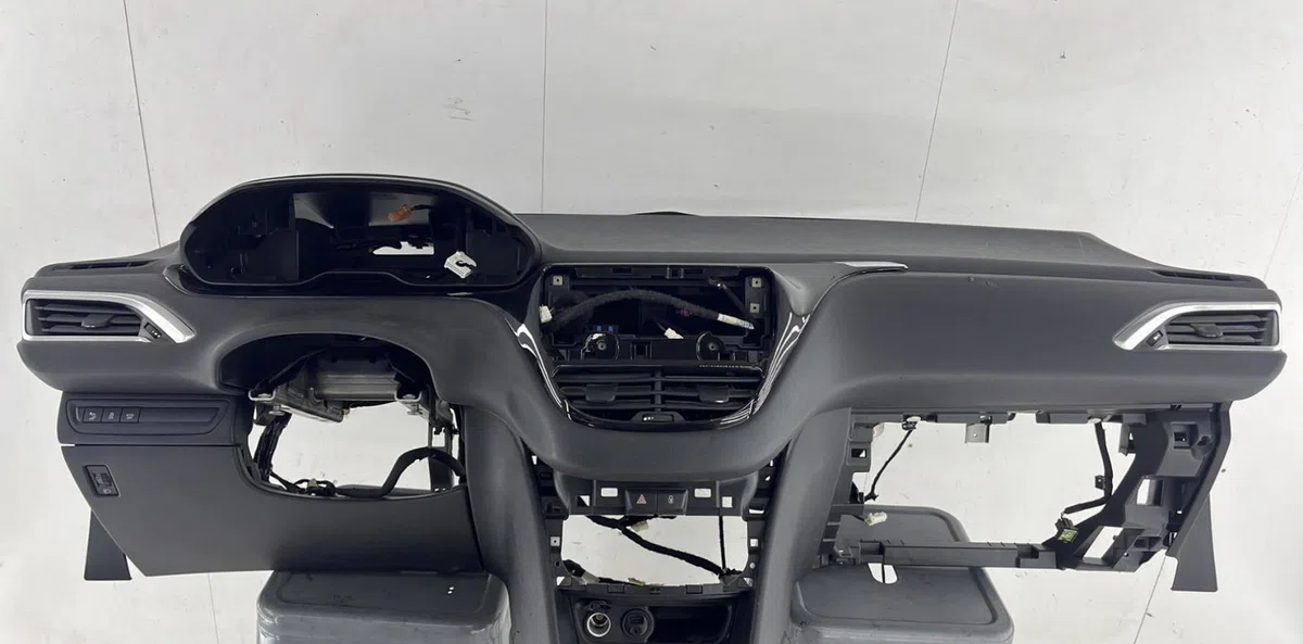 Planche de bord PEUGEOT 208 1 PHASE 1 occasion