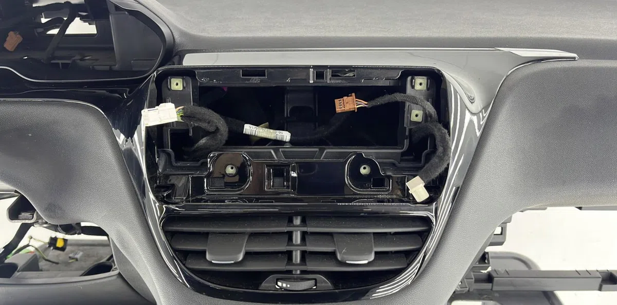 Planche de bord PEUGEOT 208 1 PHASE 2 occasion