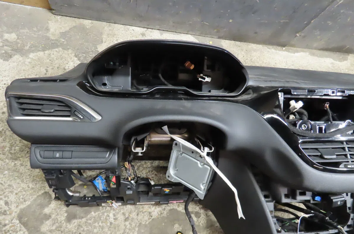 Planche de bord PEUGEOT 208 2012 occasion