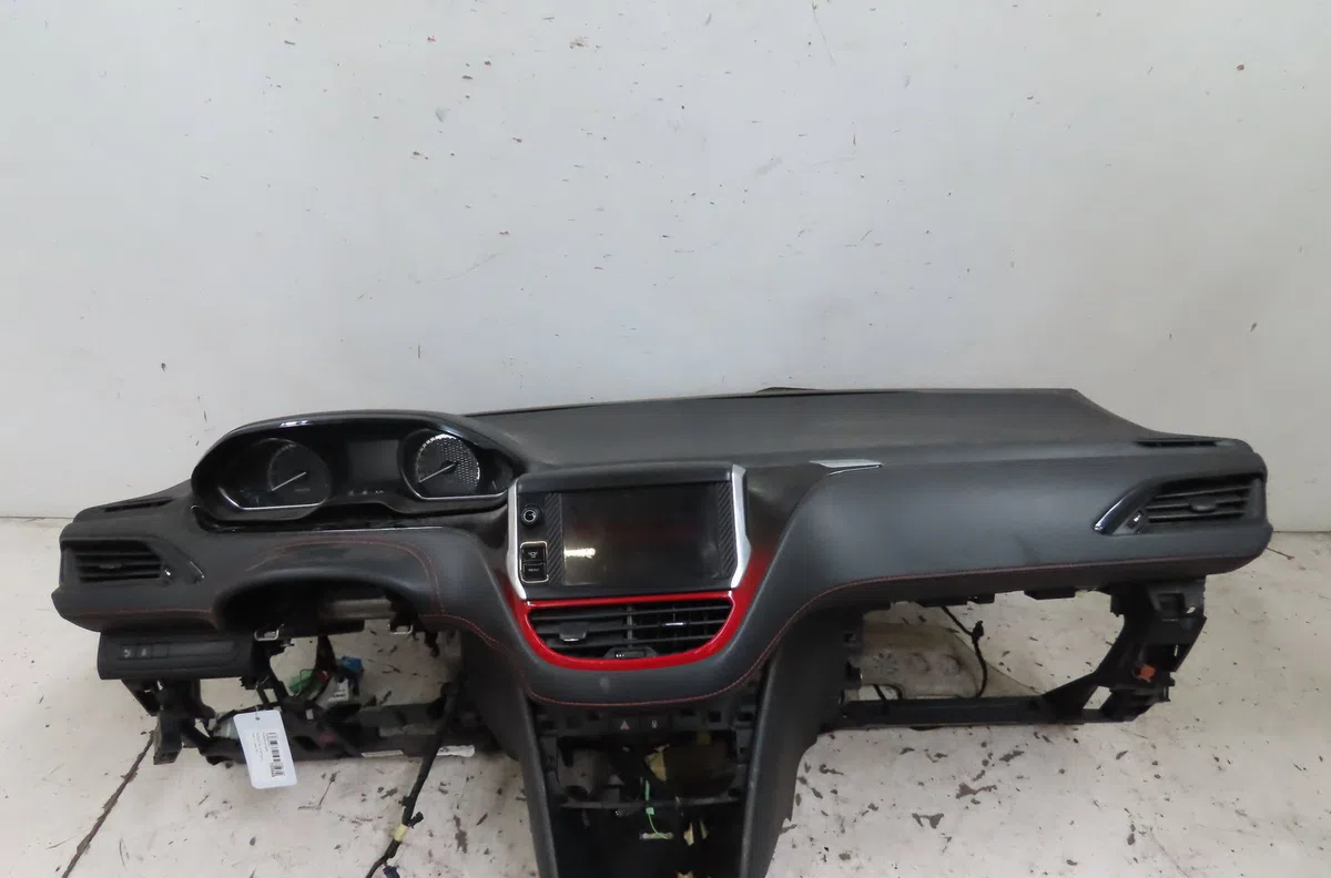Planche de bord Peugeot 208 I (CA_, CC_) 1.6 gti (2012) occasion