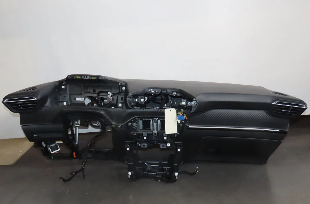 Planche de bord Peugeot 208 II (UB_, UP_, UW_, UJ_) 1.2 puretech 100 (2019) 5 portes occasion