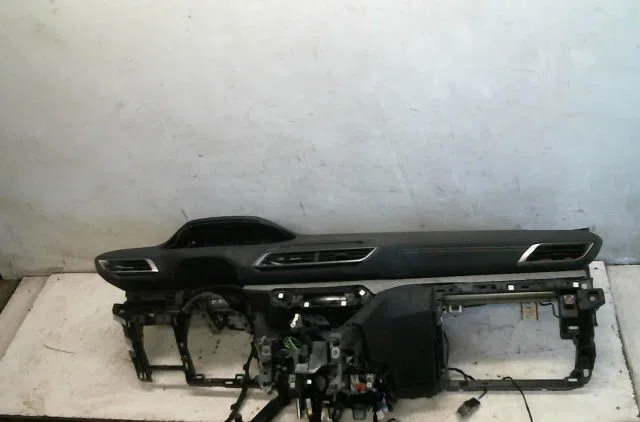 Planche de bord Peugeot 3008 SUV (MC_, MR_, MJ_, M4_) 1.2 hybrid 136 (mrhpye) (2023) occasion