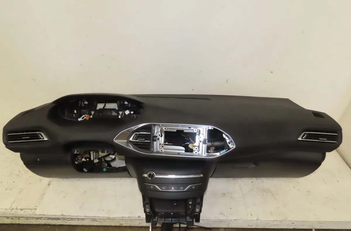 Planche de bord Peugeot 308 II (LB_, LP_, LW_, LH_, L3_) 1.6 thp 125 (2013-2021) occasion
