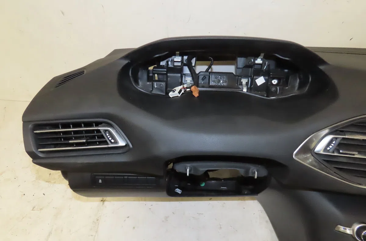 Planche de bord Peugeot 308 II (LB_, LP_, LW_, LH_, L3_) 1.6 thp 125 (2013-2021) occasion