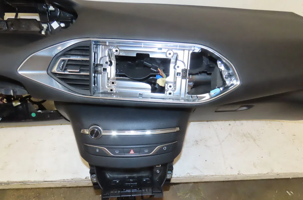 Planche de bord Peugeot 308 II (LB_, LP_, LW_, LH_, L3_) 1.6 thp 125 (2013-2021) occasion