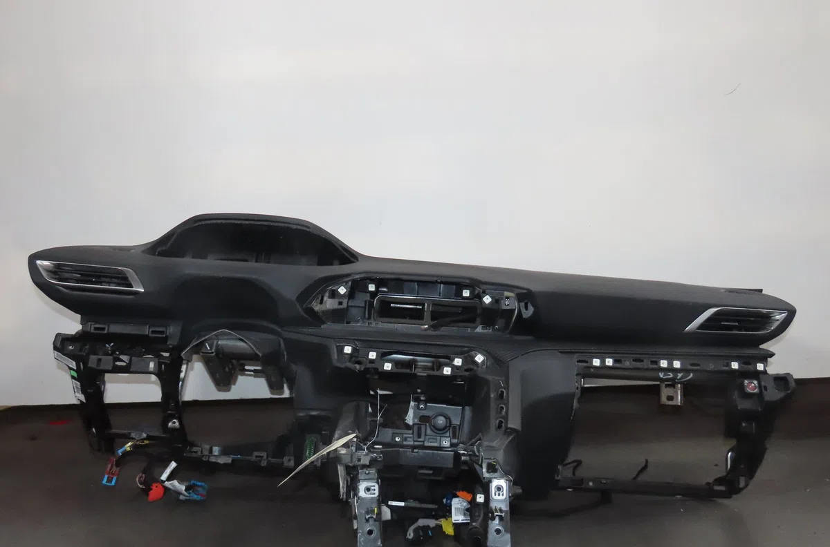 Planche de bord Peugeot 5008 II (MC_, MJ_, MR_, M4_) 1.5 bluehdi 130 (mcyhzj, mcyhzr, mcyhzx) (2018) occasion