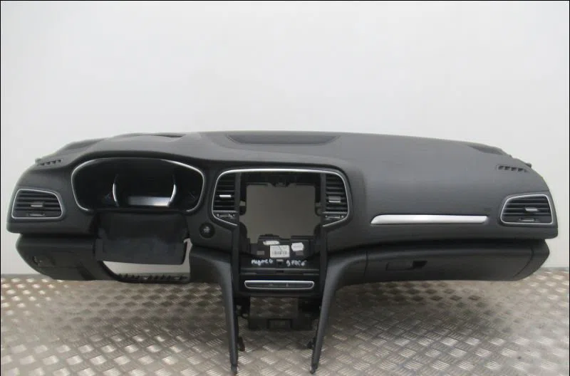 Planche de bord Renault MEGANE IV 3-5 portes (B9A-M-N_) 1.2 tce 130 (b9mr) (2015) 5 portes occasion
