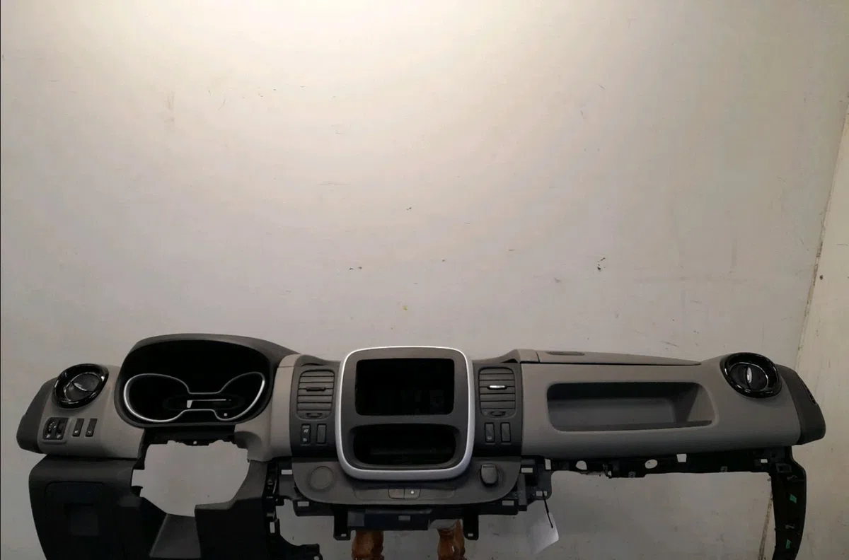 Planche de bord Renault TRAFIC III Camionnette (FG_) 1.6 dci 115 (fgmd) (2014) occasion