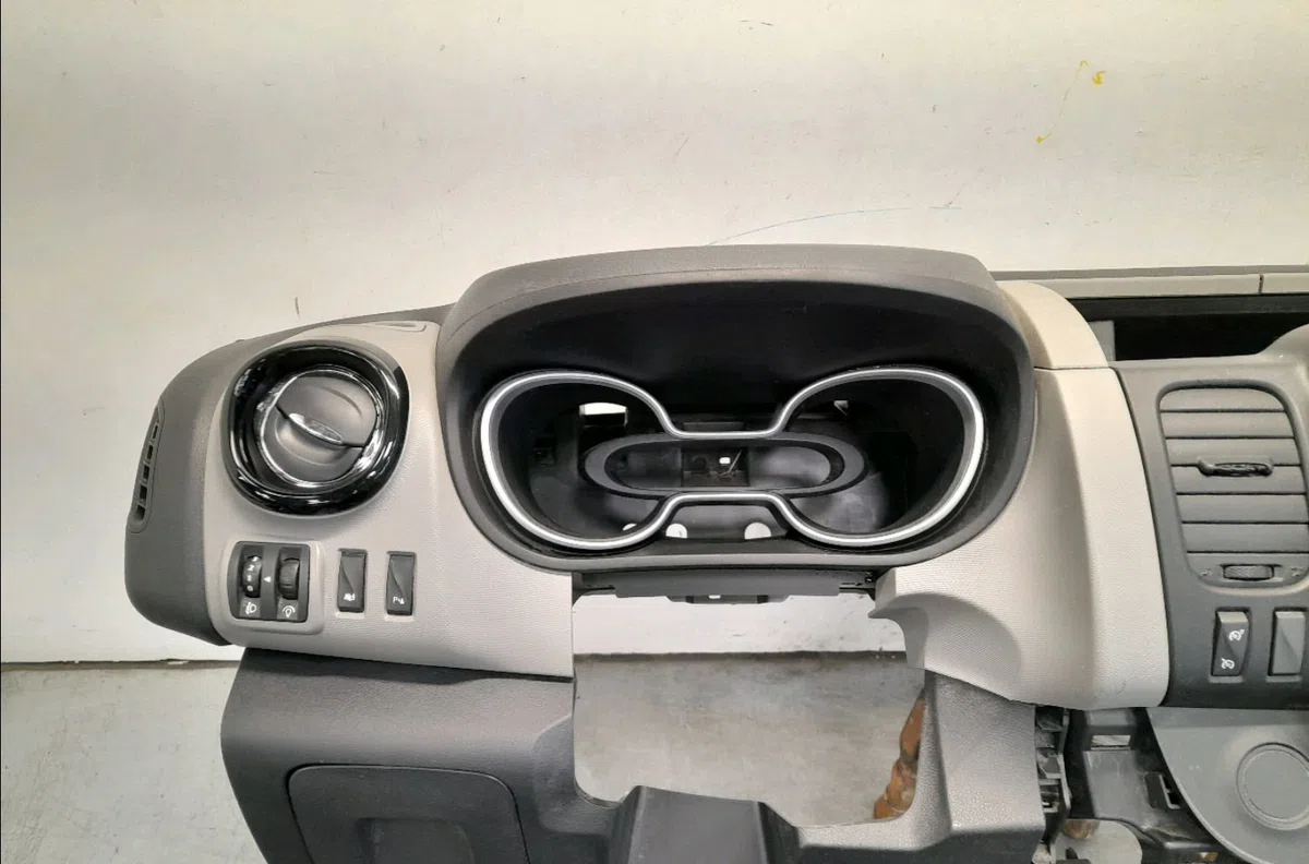 Planche de bord Renault TRAFIC III Camionnette (FG_) 1.6 dci 115 (fgmd) (2014) occasion