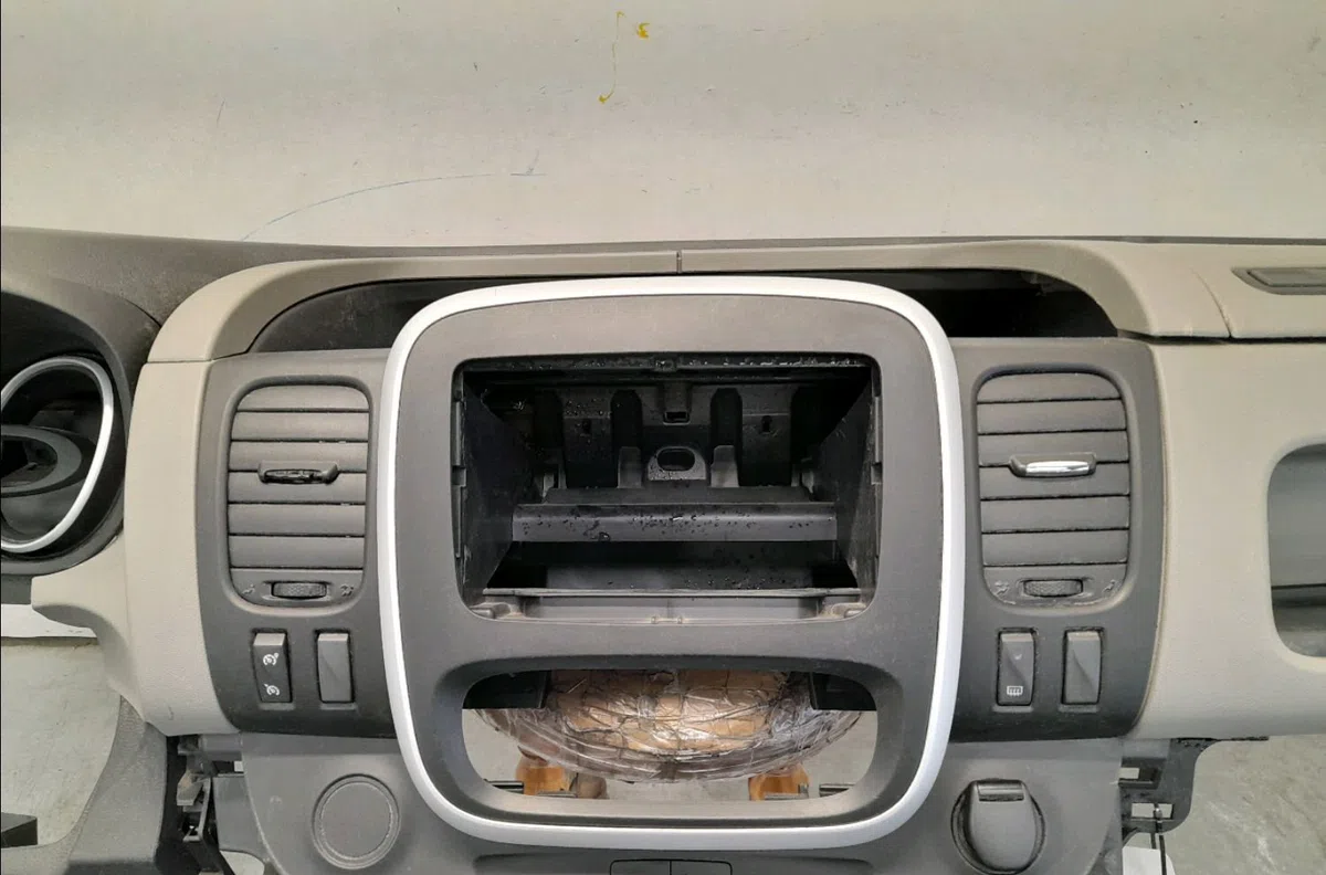 Planche de bord Renault TRAFIC III Camionnette (FG_) 1.6 dci 115 (fgmd) (2014) occasion