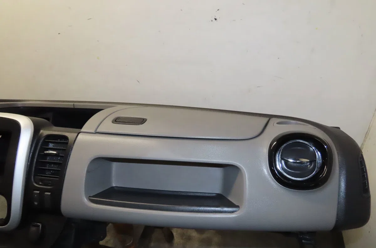 Planche de bord Renault TRAFIC III Camionnette (FG_) 1.6 dci 140 (fgma) (2014) occasion