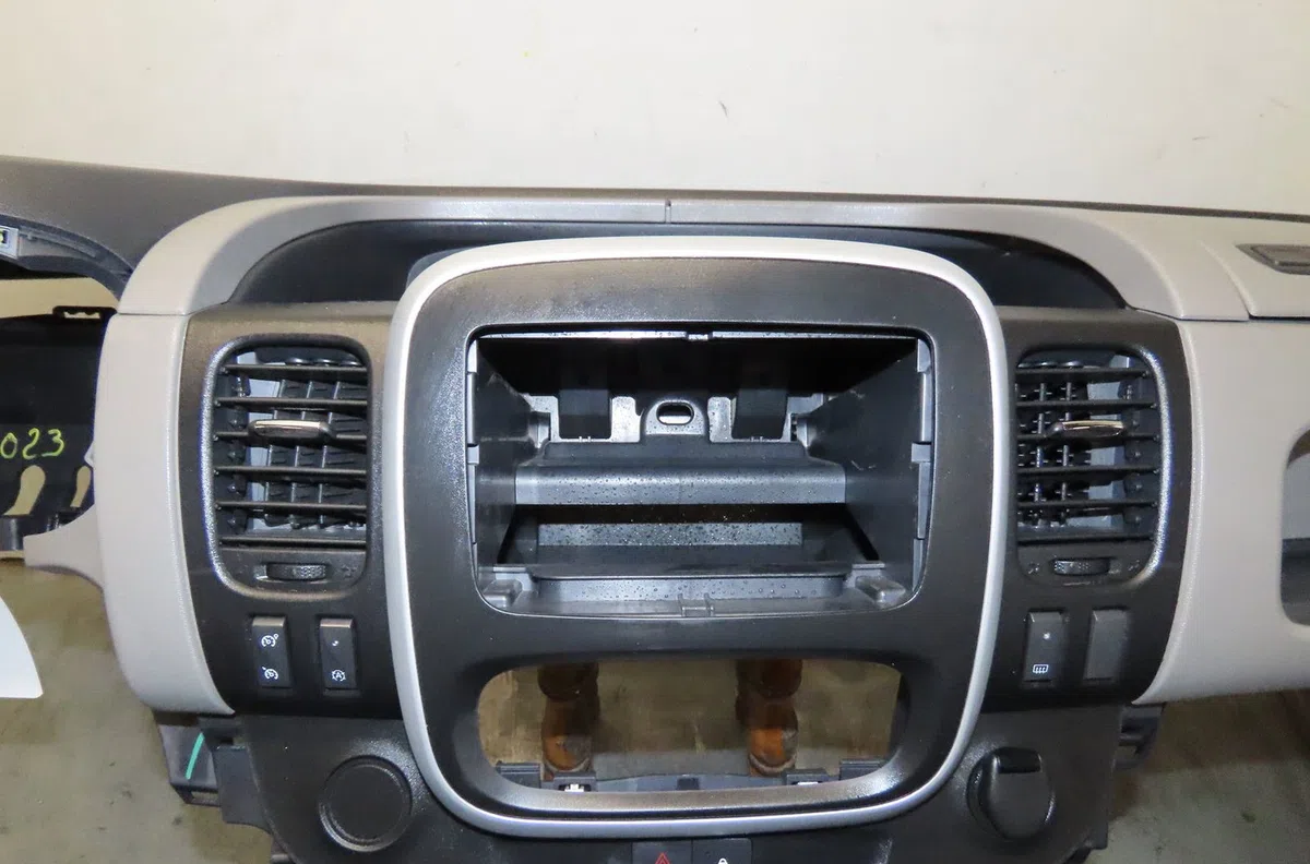 Planche de bord Renault TRAFIC III Camionnette (FG_) 1.6 dci 140 (fgma) (2014) occasion