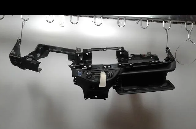 Planche de bord Toyota YARIS (_P13_) 1.5 hybrid (nhp130_) (2012) occasion