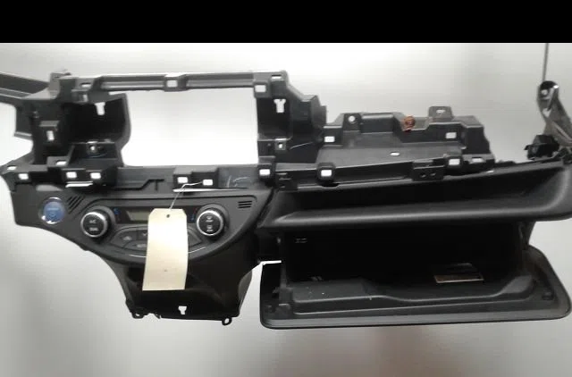 Planche de bord Toyota YARIS (_P13_) 1.5 hybrid (nhp130_) (2012) occasion