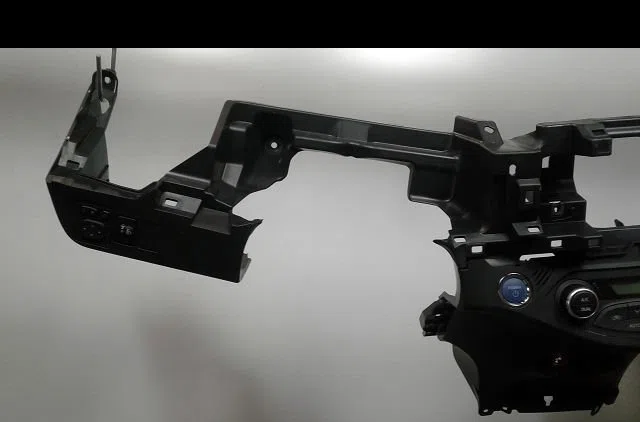 Planche de bord Toyota YARIS (_P13_) 1.5 hybrid (nhp130_) (2012) occasion