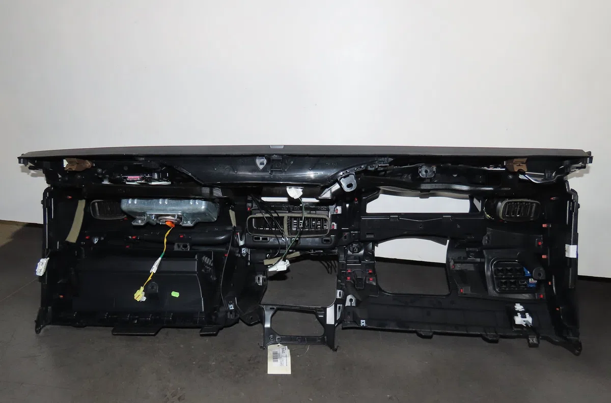 Planche de bord Toyota YARIS (_P21_, _PA1_, _PH1_) 1.5 hybrid (mxph10, mxph11) (2020) 5 portes occasion