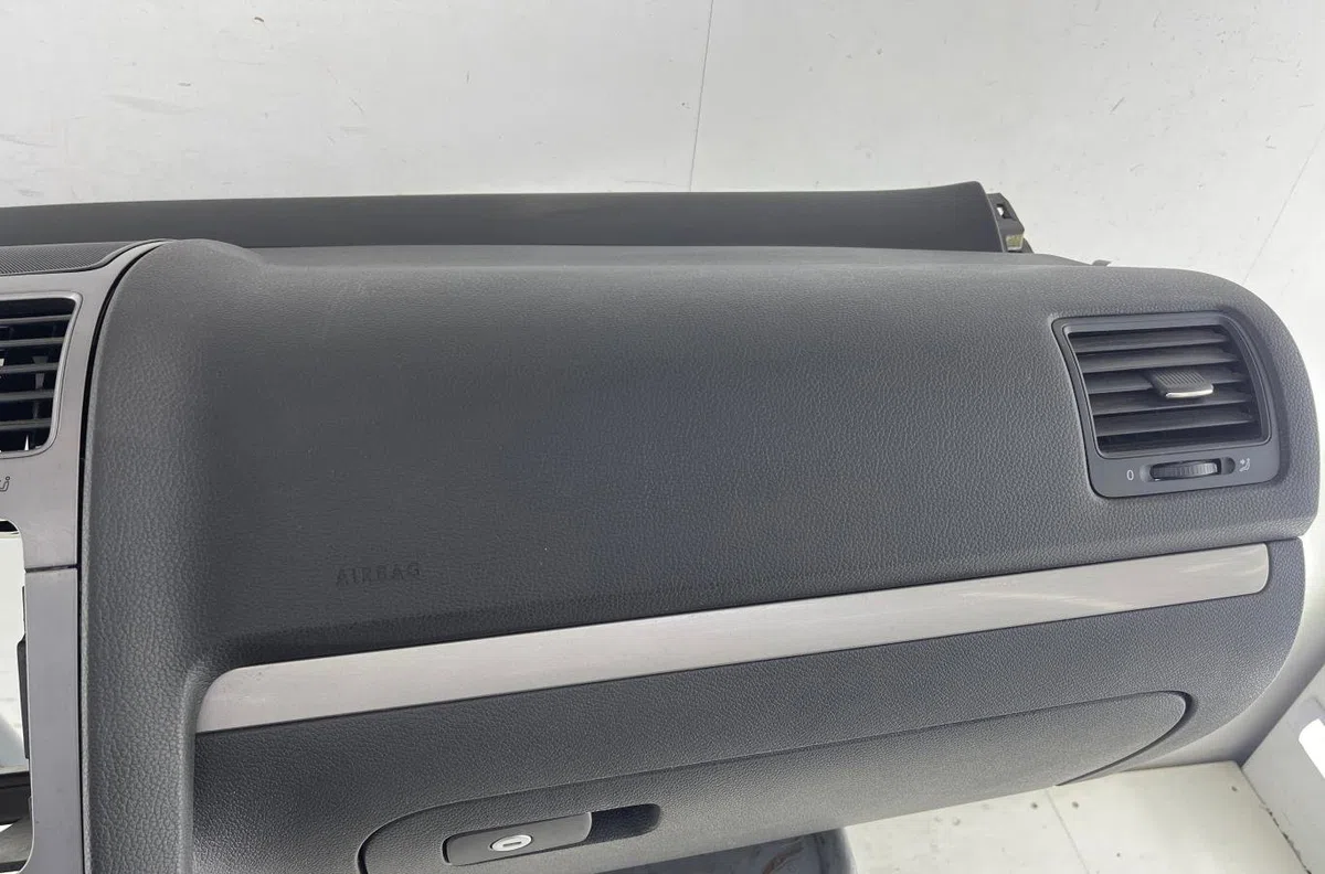 Planche de bord VOLKSWAGEN GOLF 5 occasion