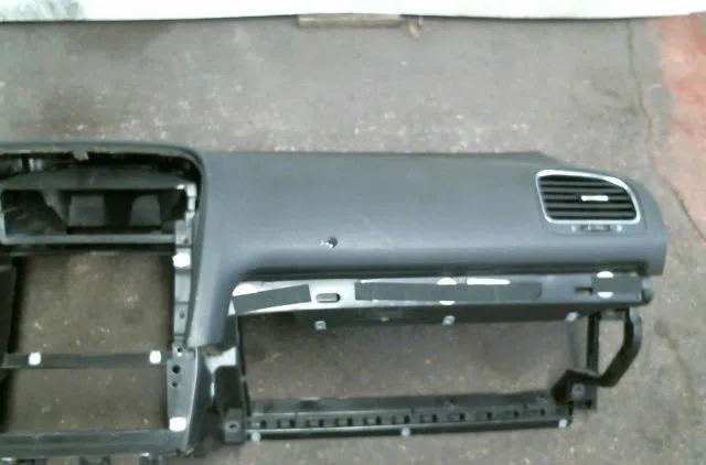 Planche de bord Volkswagen GOLF VI (5K1) 1.6 tdi (2009-2012) 5 portes occasion