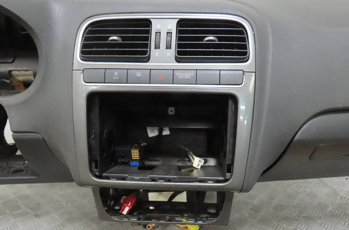 Planche de bord Volkswagen POLO V (6R1, 6C1) 1.6 tdi (2009) 5 portes occasion