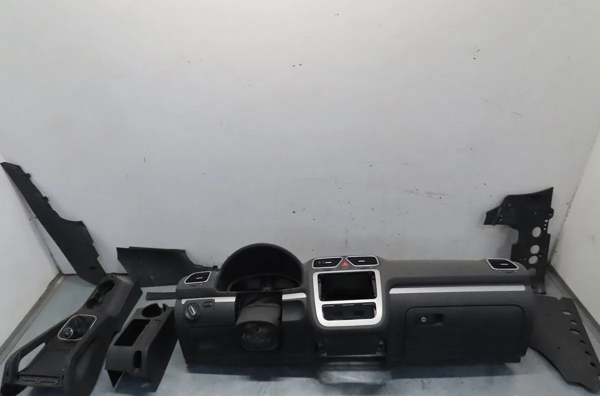 Planche de bord VOLKSWAGEN SCIROCCO occasion