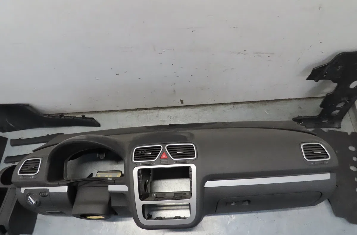 Planche de bord VOLKSWAGEN SCIROCCO occasion