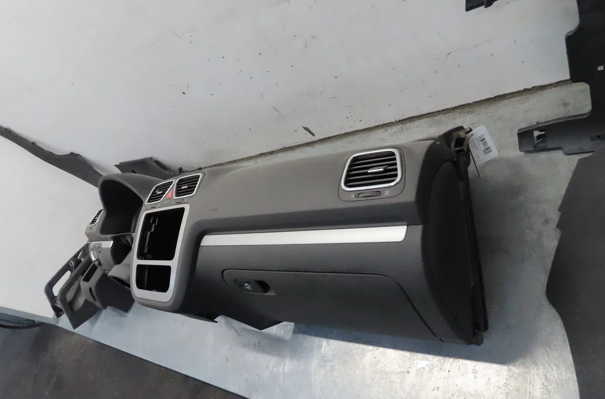 Planche de bord VOLKSWAGEN SCIROCCO occasion