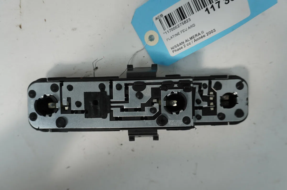 Platine feu ard Nissan ALMERA II Hatchback (N16) 1.8 (2000-2002) occasion