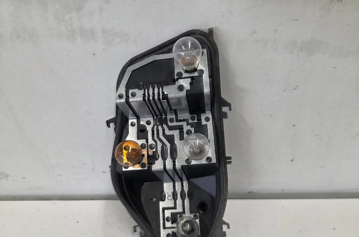 Platine feu ard RENAULT CLIO 3 PHASE 1 occasion
