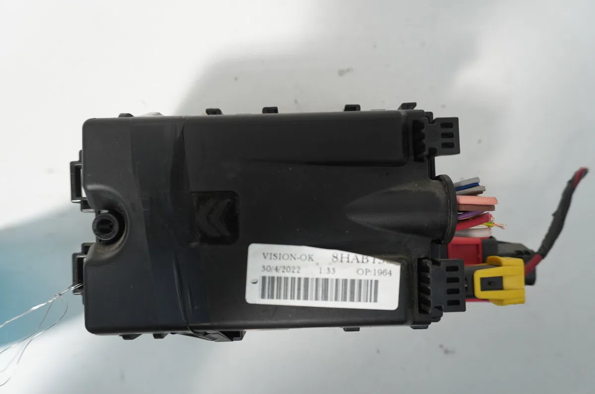 Platine fusible ar Peugeot 508 SW II (FC_, FJ_, F4_) 1.5 bluehdi 130 (2018) occasion