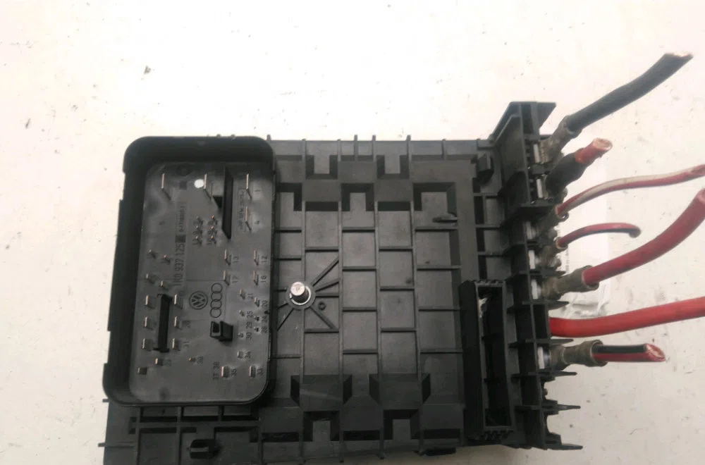 Platine fusible av Audi A3 (8P1) 2.0 tdi 16v (2003-2012) 3 portes occasion