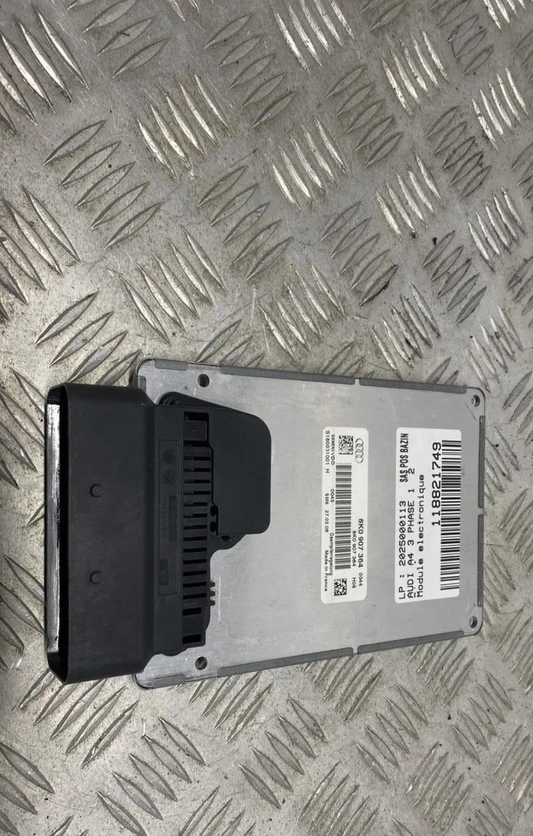 Platine fusible av AUDI A4 3 PHASE 1 occasion
