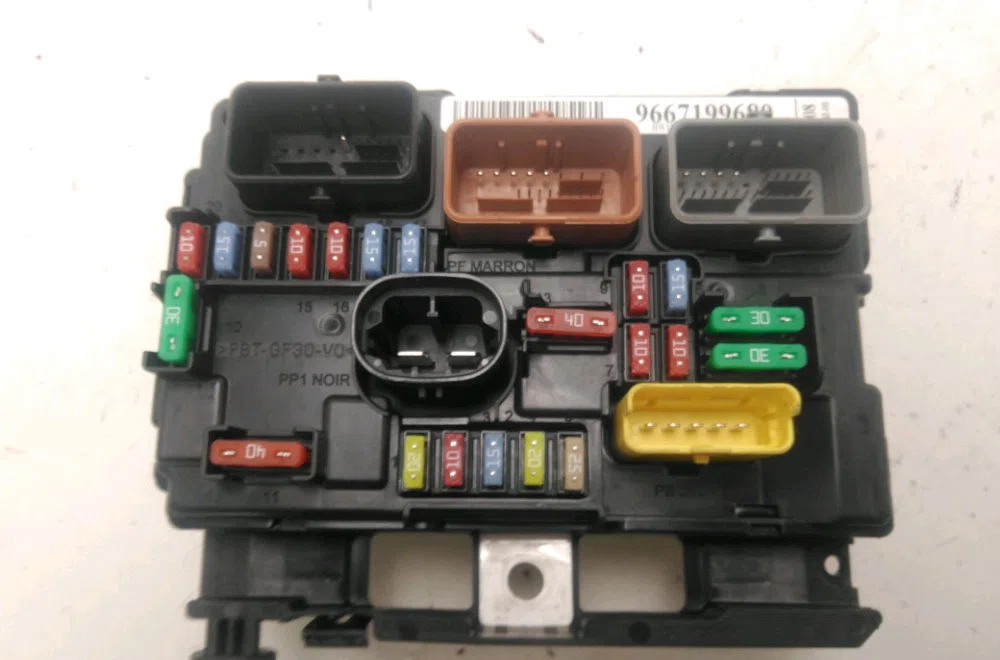 Platine fusible av Citroen C3 PICASSO (SH_) 1.6 bluehdi 100 (2015) occasion
