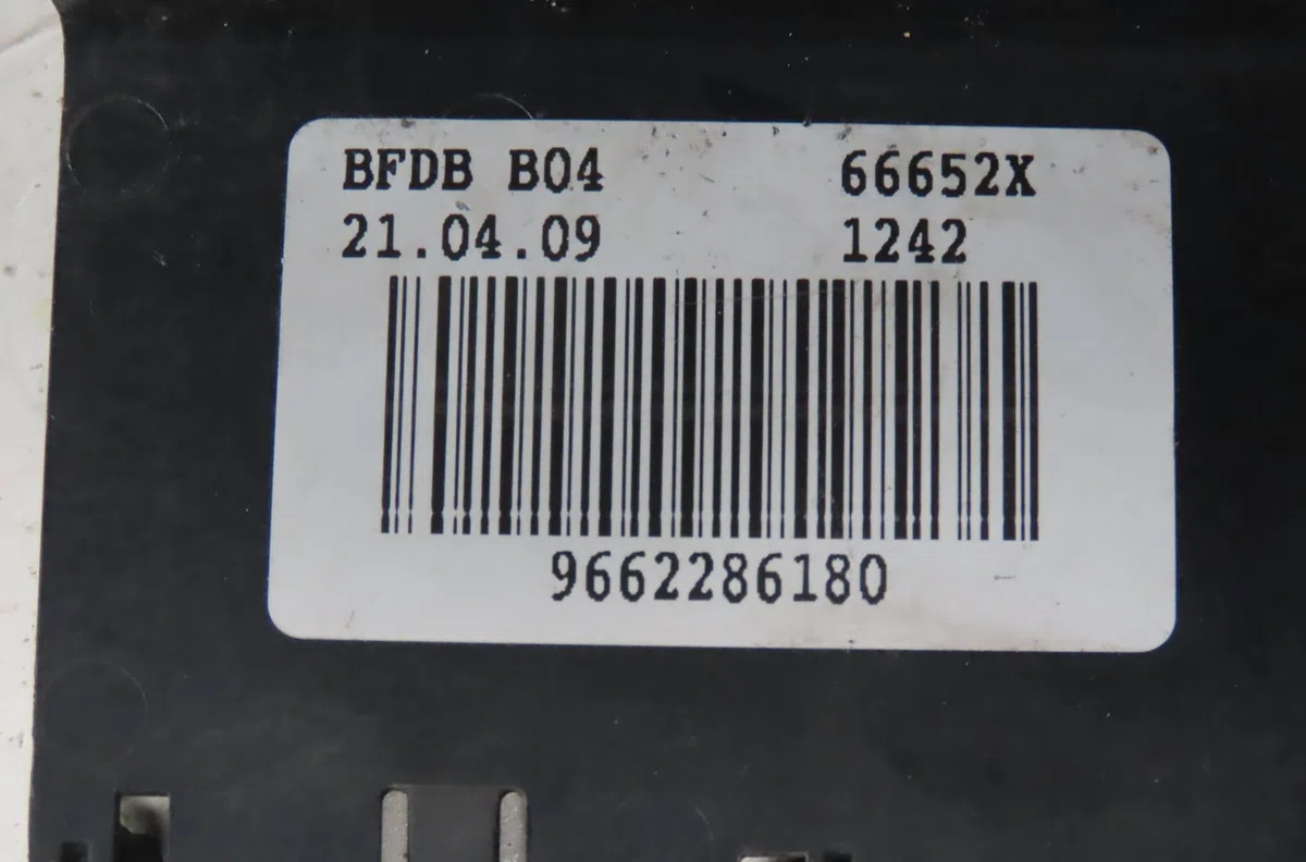 Platine fusible av Citroen C4 I (LC_) 1.6 hdi (2004-2011) 5 portes occasion