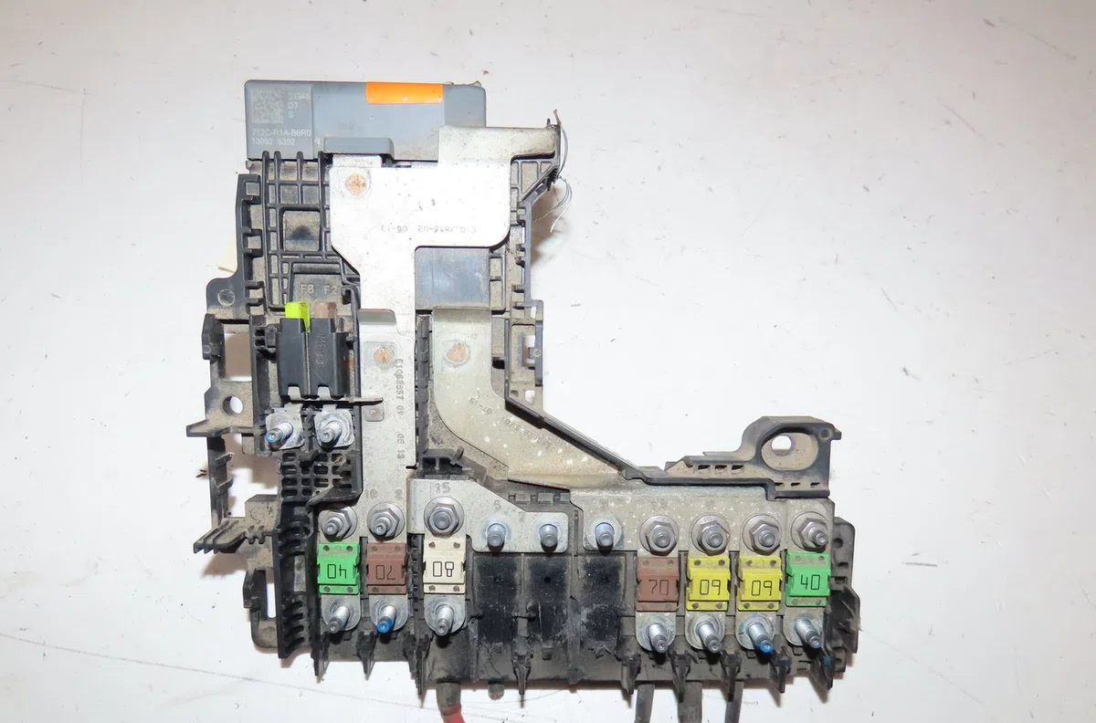 Platine fusible av Citroen C4 II (NC_) 1.6 hdi 115 (2012) occasion