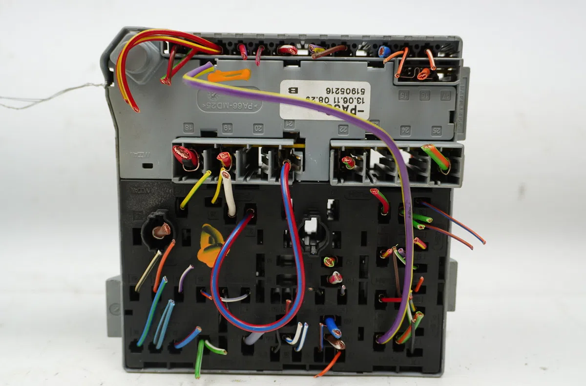 Platine fusible av Fiat FIORINO Camionnette-Monospace (225_) 1.4 natural power (225bxc1a, 225axc1a) (2008) occasion