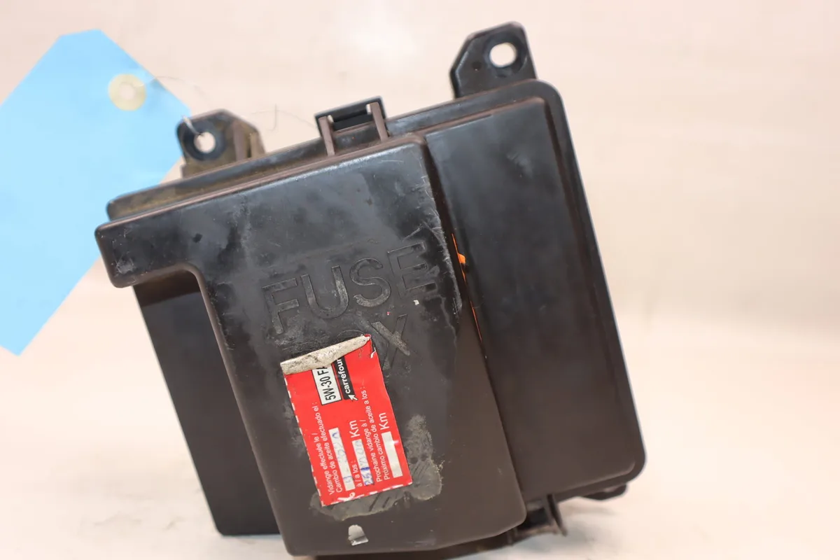Platine fusible av Mazda 323 F VI (BJ) 2.0 td (1998-2001) 5 portes occasion