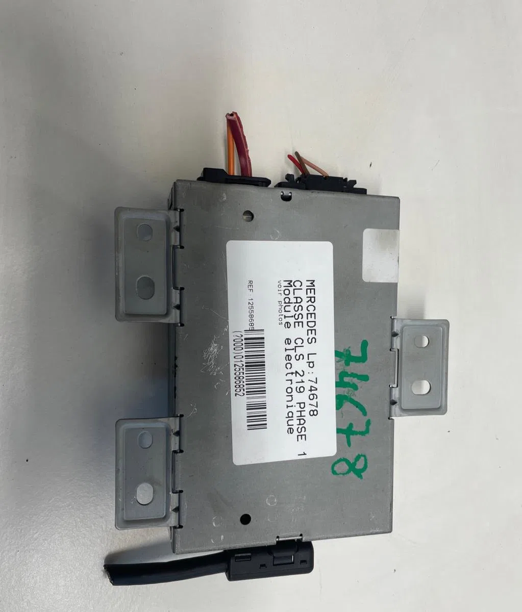 Platine fusible av Mercedes-benz CLS (C219) Cls 320 cdi (219.322) (2005-2010) occasion