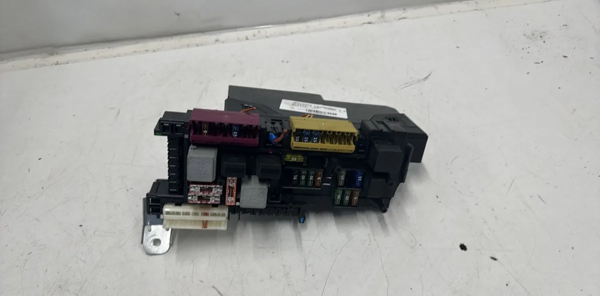Platine fusible av MERCEDES CLASSE C 204 PHASE 2 BREAK occasion