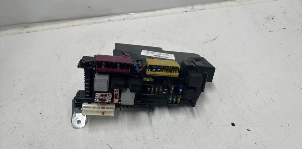 Platine fusible av MERCEDES CLASSE C 204 PHASE 2 BREAK occasion