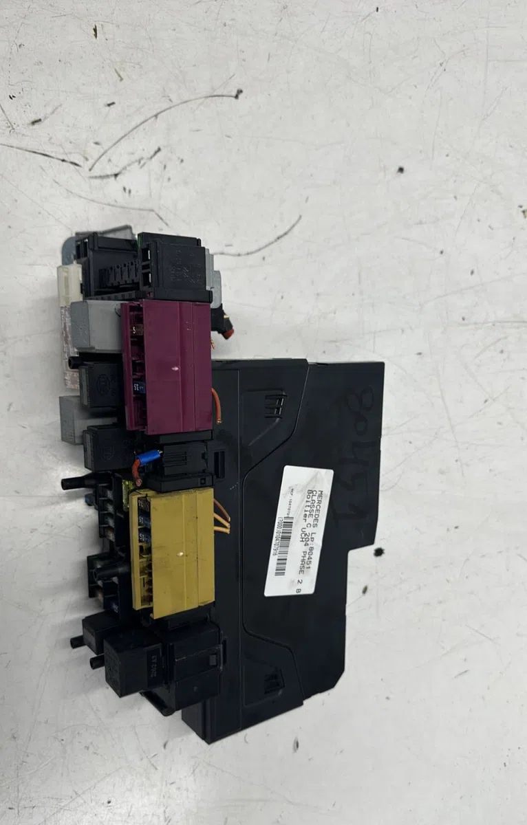 Platine fusible av MERCEDES CLASSE C 204 PHASE 2 BREAK occasion