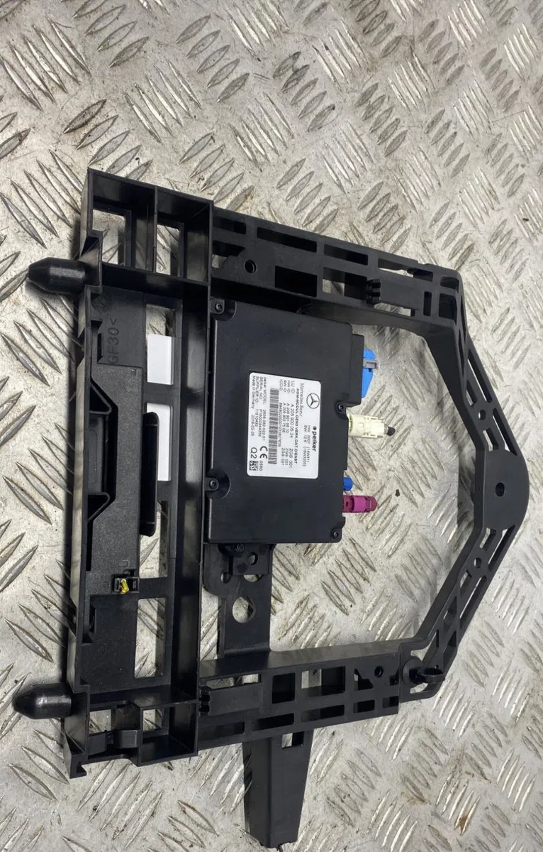 Platine fusible av MERCEDES CLASSE C 205 PHASE 1 COUPE occasion