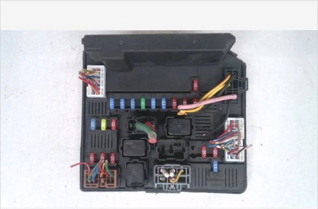 Platine fusible av Nissan QASHQAI - QASHQAI 2 I (J10, NJ10, JJ10E) 2.0 (2007-2013) occasion