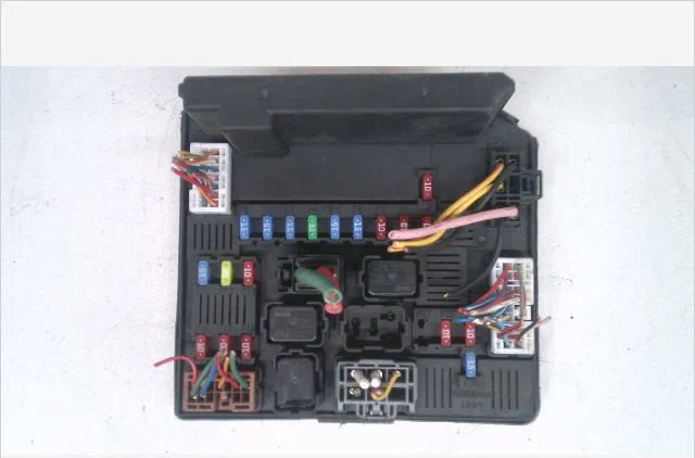 Platine fusible av Nissan QASHQAI - QASHQAI 2 I (J10, NJ10, JJ10E) 2.0 (2007-2013) occasion