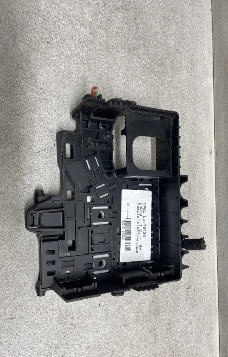 Platine fusible av Opel CORSA E (X15) 1.2 (08, 68) (2014) occasion
