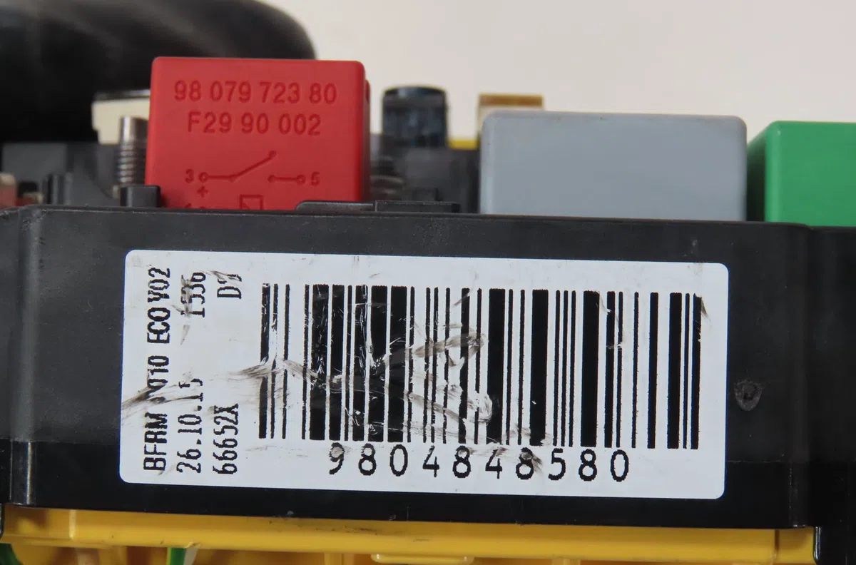 Platine fusible av Peugeot 208 I (CA_, CC_) 1.6 bluehdi 100 (2015) 5 portes occasion