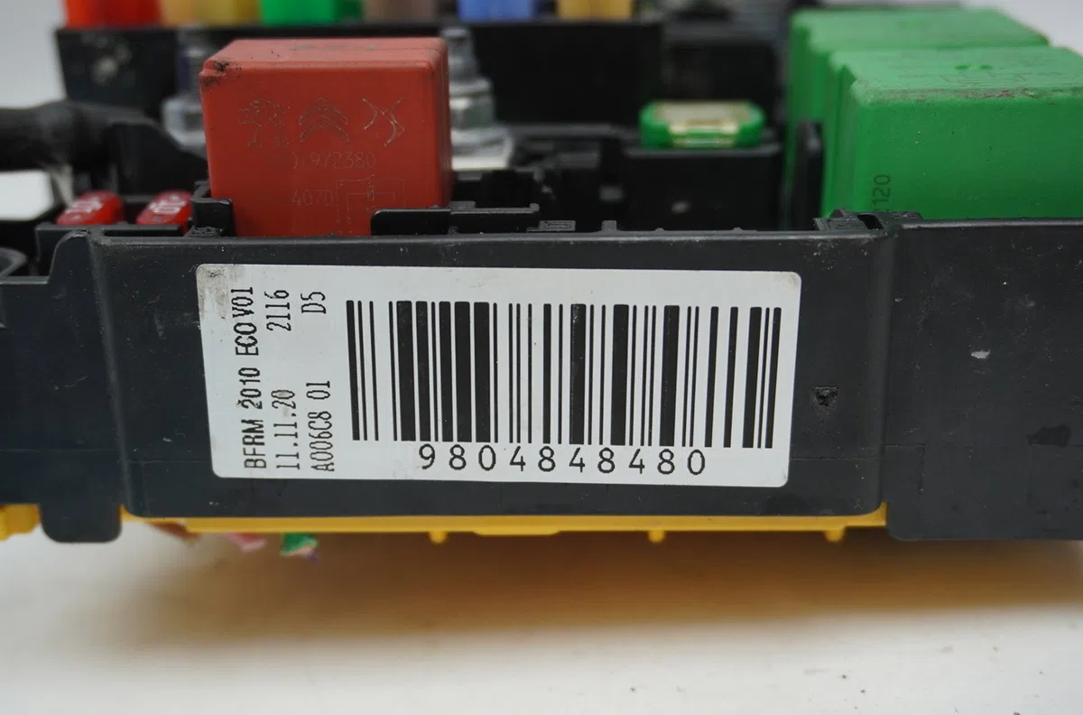 Platine fusible av Peugeot 208 II (UB_, UP_, UW_, UJ_) 1.2 puretech 100 (2019) 5 portes occasion