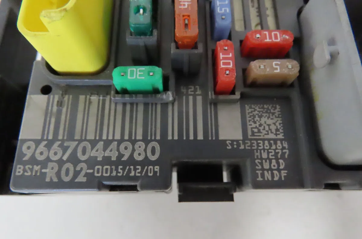 Platine fusible av Peugeot 3008 Monospace (0U_) 1.6 hdi (2009-2016) 5 portes occasion
